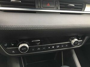 Mazda  2.0L 165ps 6AT FWD EXCLUSIVE COMB  Leder Nav